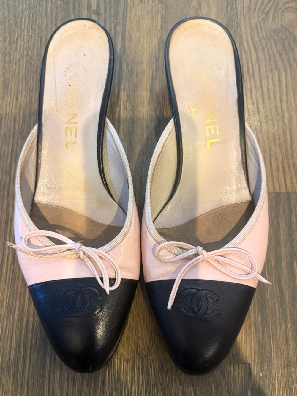 CHANEL Pink and Black Leather Bow Mule Clogs
